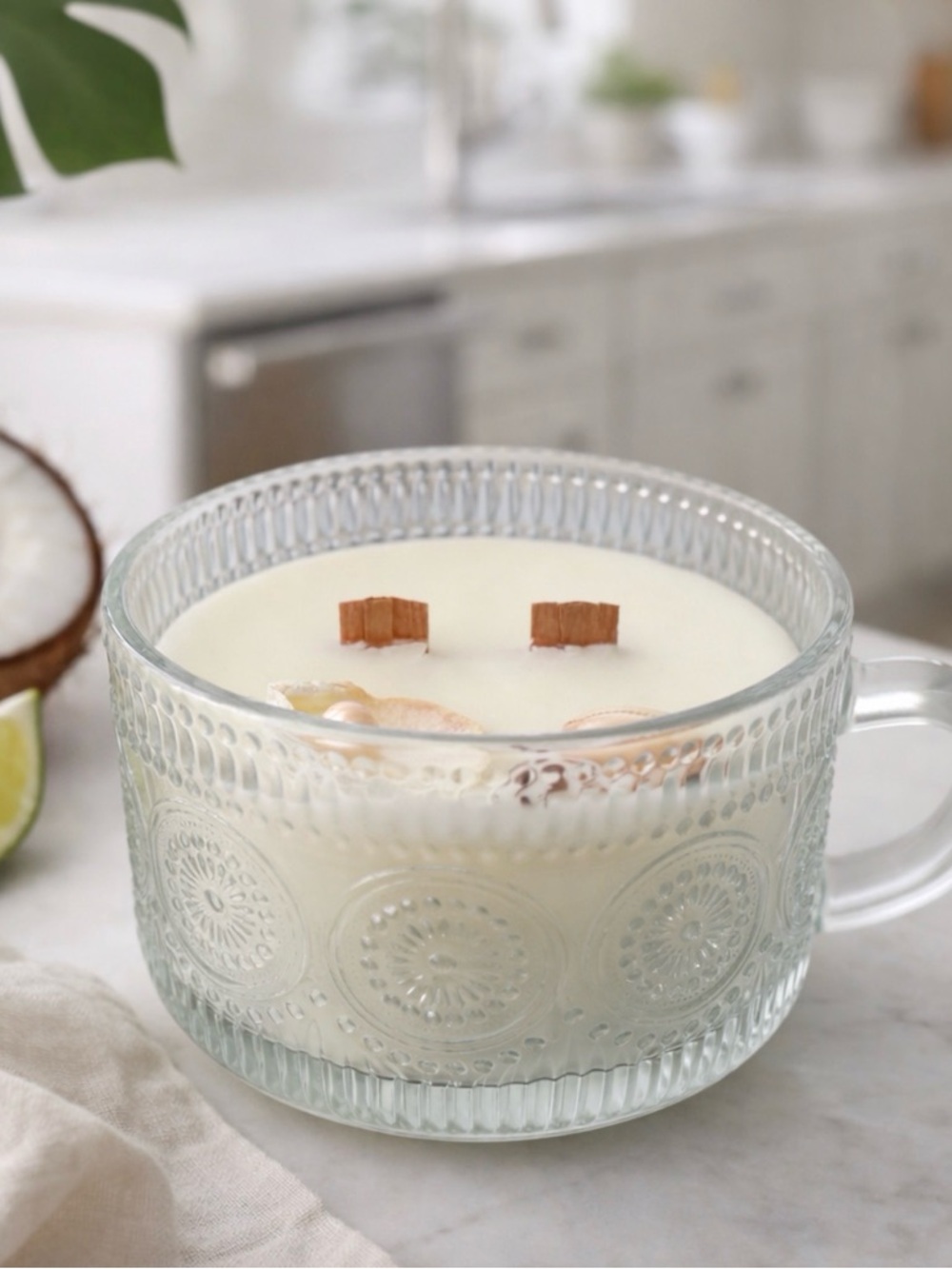 Decorative glass Soy Candle with genuine fresh water pearl